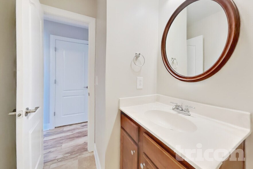 Building Photo - 302 Oxfordshire Dr