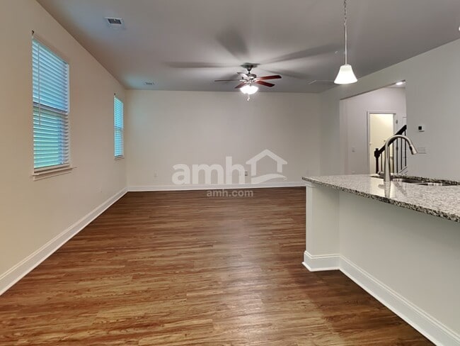 Building Photo - 1009 Theodore Rd