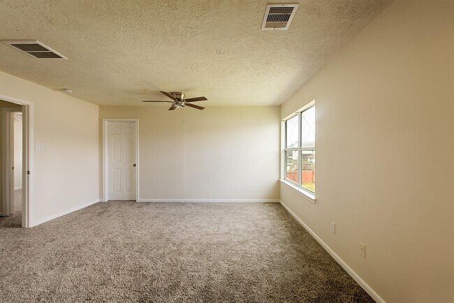 Building Photo - 8139 Sanders Glen Ln