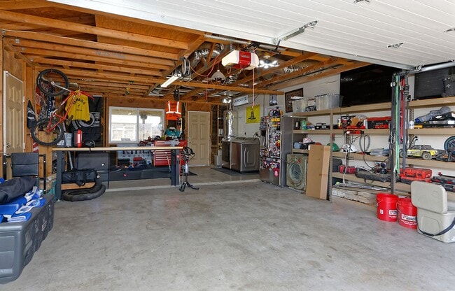 Building Photo - Desirable Apple Valley Single-Story on Expansive Lot | 3 Bed, 2 Bath Beauty