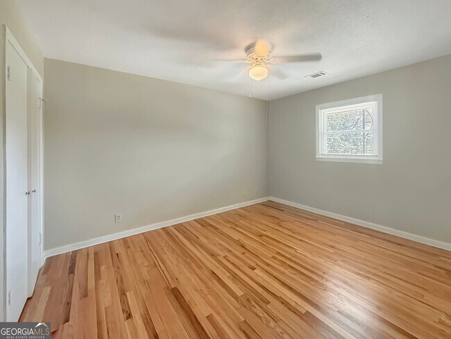 Building Photo - 514 Clover Dr