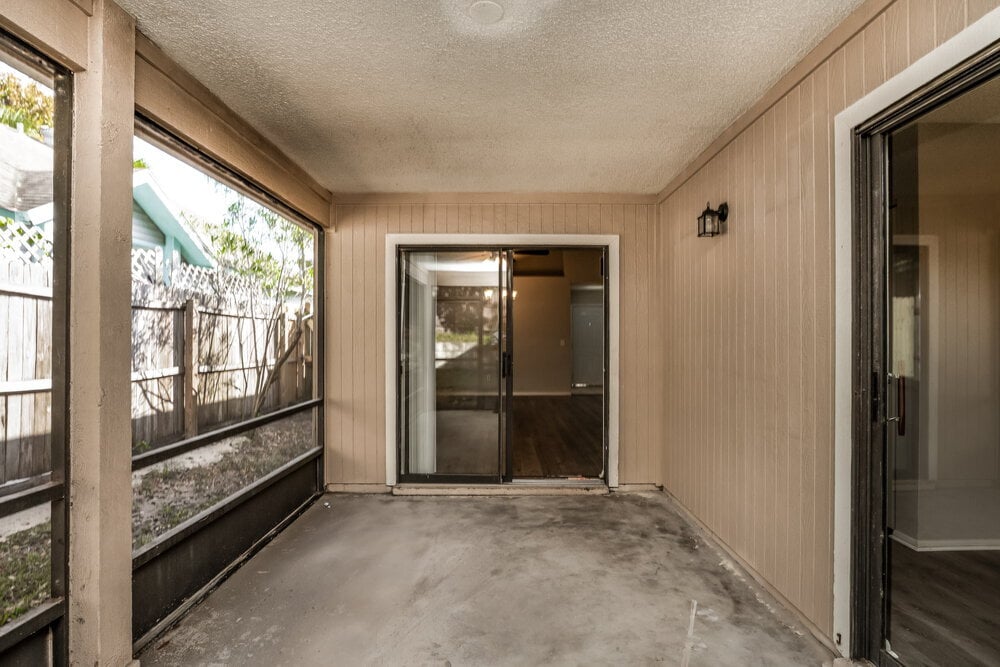 Building Photo - 585 Conure St