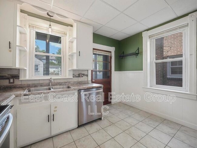 Building Photo - 827 Mulberry Ave