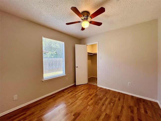 Building Photo - 12211 Dundee Dr