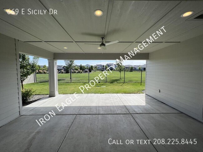 Building Photo - 669 E Sicily Dr