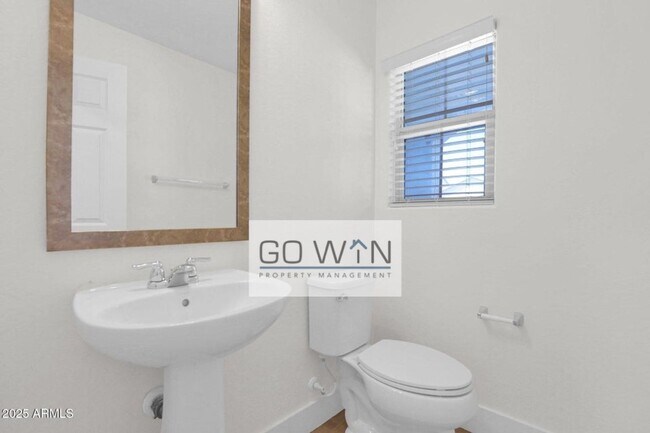 Building Photo - 4 Bed/ 2.5 bath - Beautiful Single Family ...