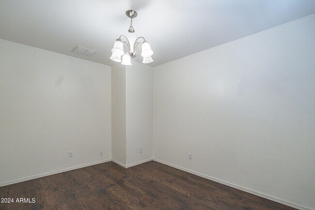 Building Photo - 2873 E Bart St