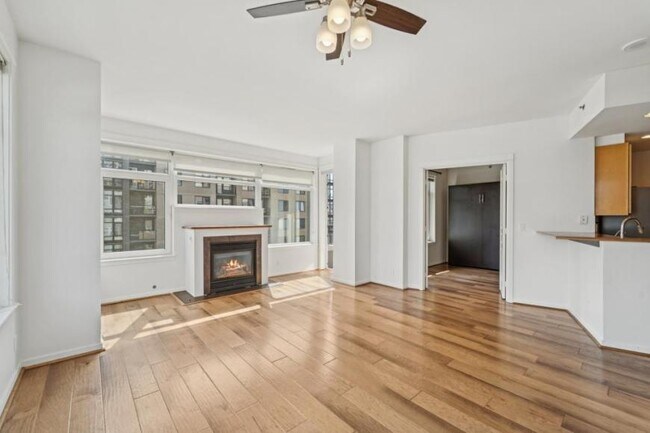 Building Photo - 2 bedroom in Seattle WA 98121