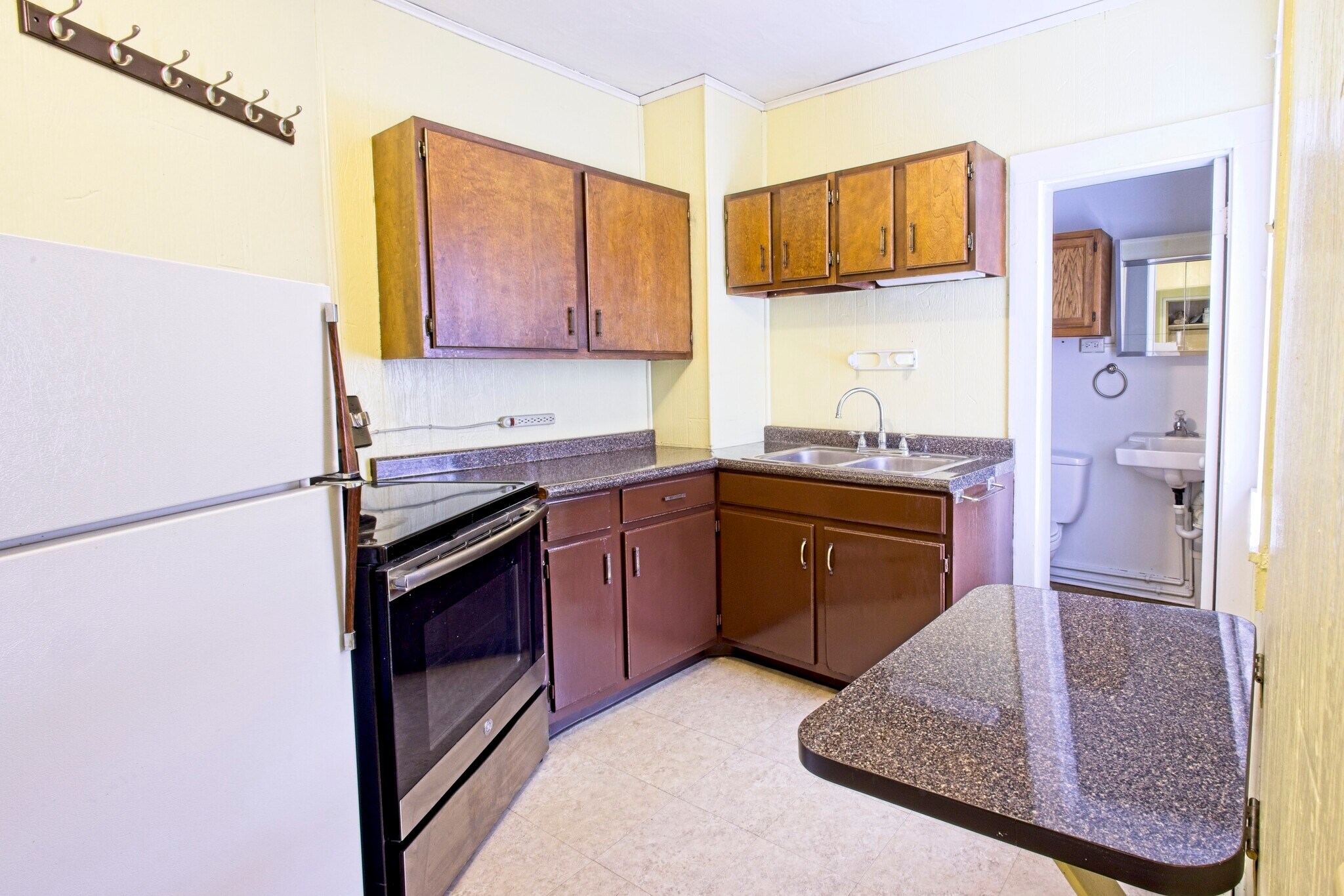 Kitchen with fold up/down table - 100 N Main St