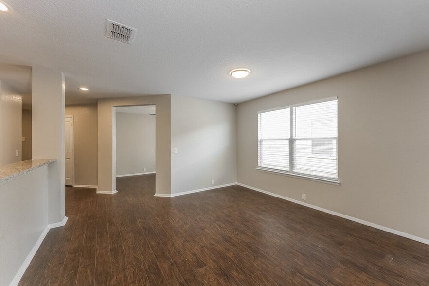 Building Photo - 3411 Maguey Trail