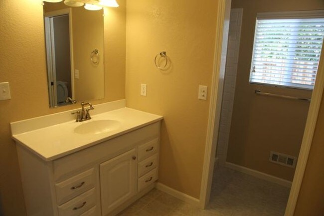 Building Photo - 2308 Wildwood Ct