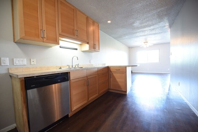 Building Photo - 2 bed room unit with Downtown Austin views!