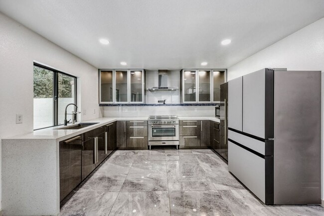 Building Photo - Golf Course Views from LVCC home