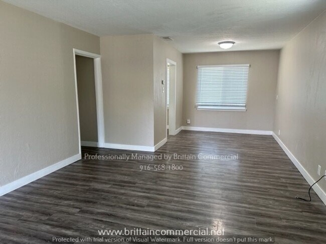 Building Photo - AVAILABLE NOW!! Charming, Spacious Single ...