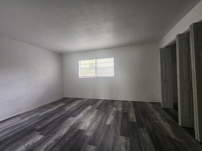 Building Photo - ** LIMITED TIME SPECIAL ** 1 Bedroom / 1 Bathroom Apartment Home