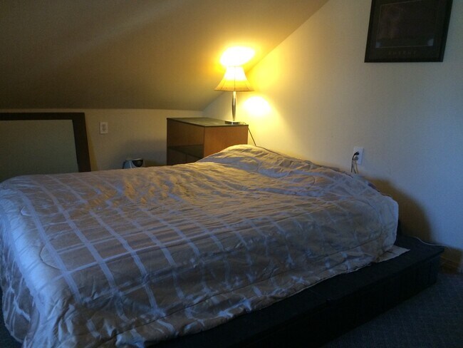 Building Photo - 215 Grove St