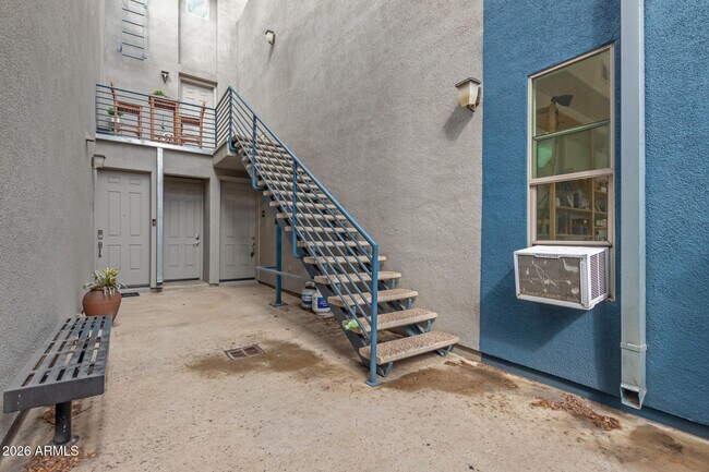 Building Photo - 610 E Roosevelt St