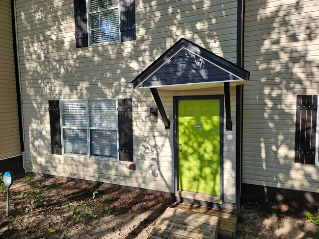 Building Photo - 1332 Ocala Rd