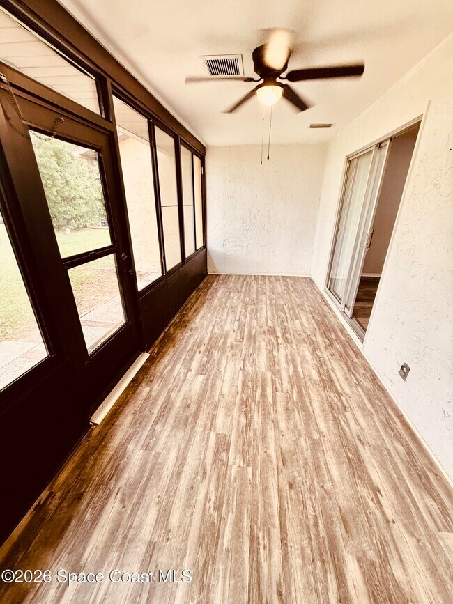 Building Photo - 851 Dow Ln