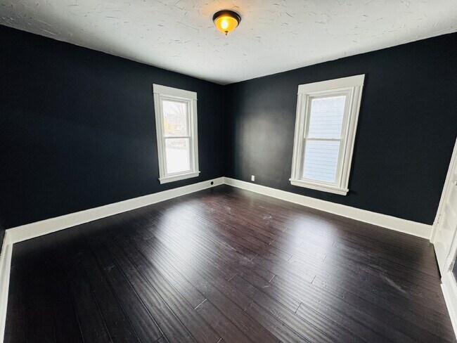 Building Photo - "Spacious 6-Bedroom Gem with Gleaming New Hardwood Floors in Minneapolis!"