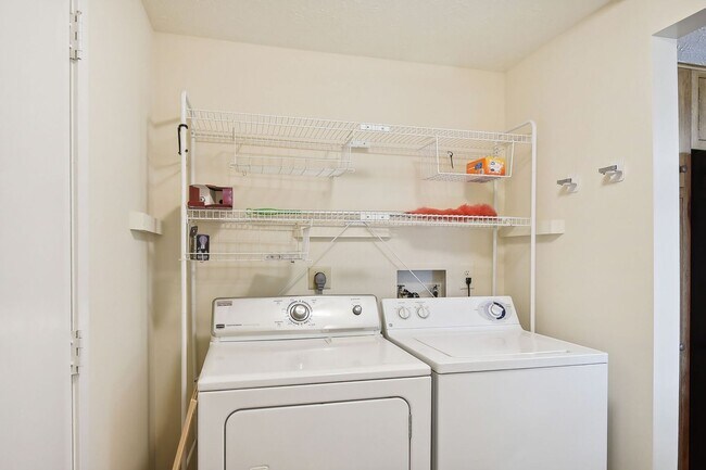 Building Photo - 1402 Kingstream Dr