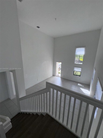 Building Photo - 157 NE 27th Terrace