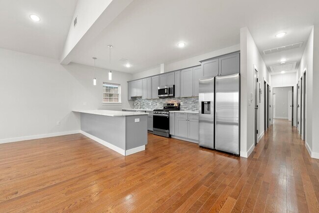 Building Photo - 41 E 16th St