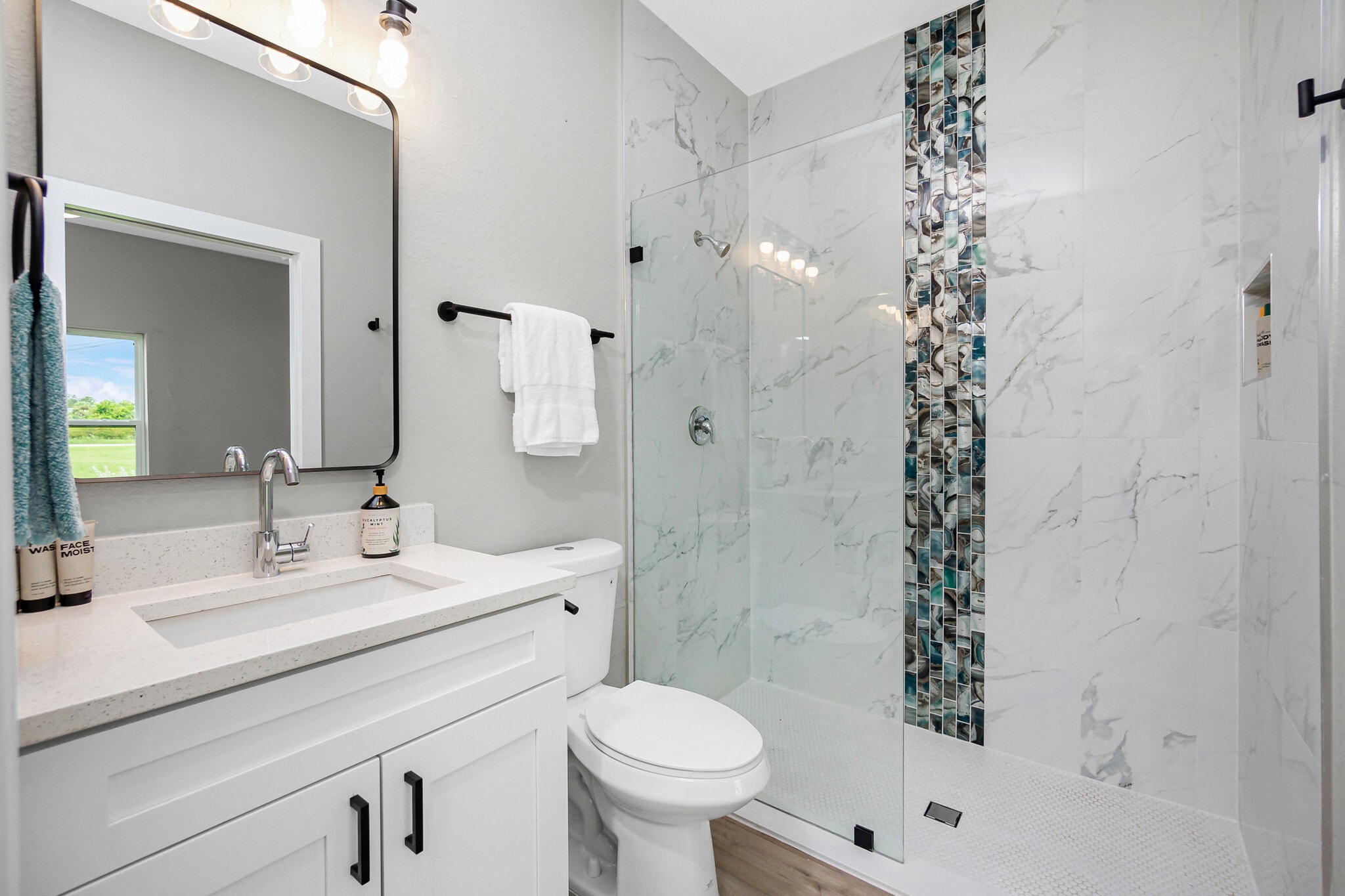 Main Bathroom Walk-in Shower - 10410 Pendleton Ave
