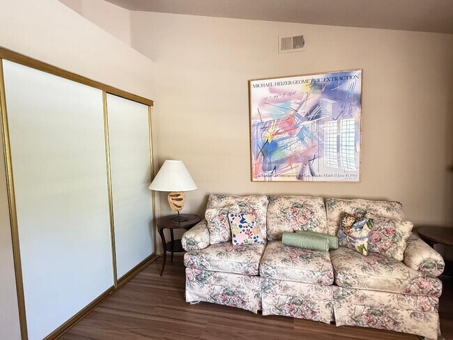 Building Photo - 688 Vista Lago Cir N
