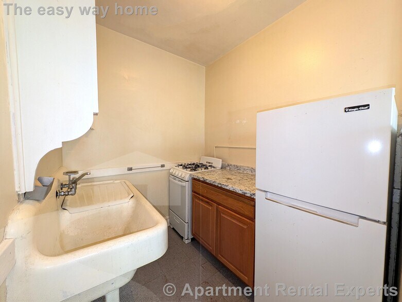 Building Photo - 4 Cogswell Ave