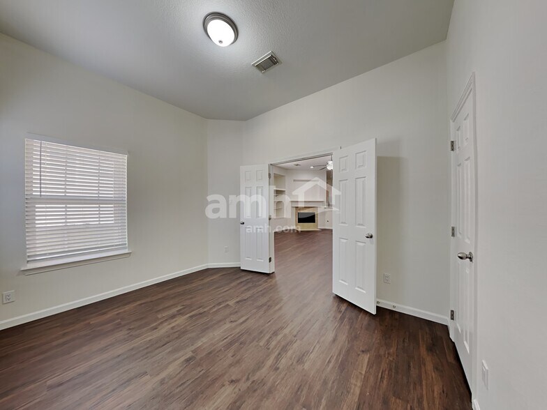 Building Photo - 2313 Highland Crossing Dr