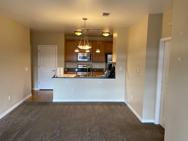 Building Photo - Beautiful 2BD/2BA Condo with Garage in Parkhill