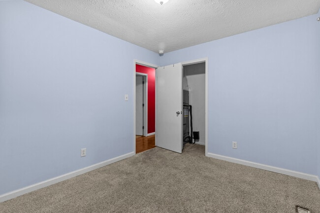 Building Photo - 214 Manchester Rd