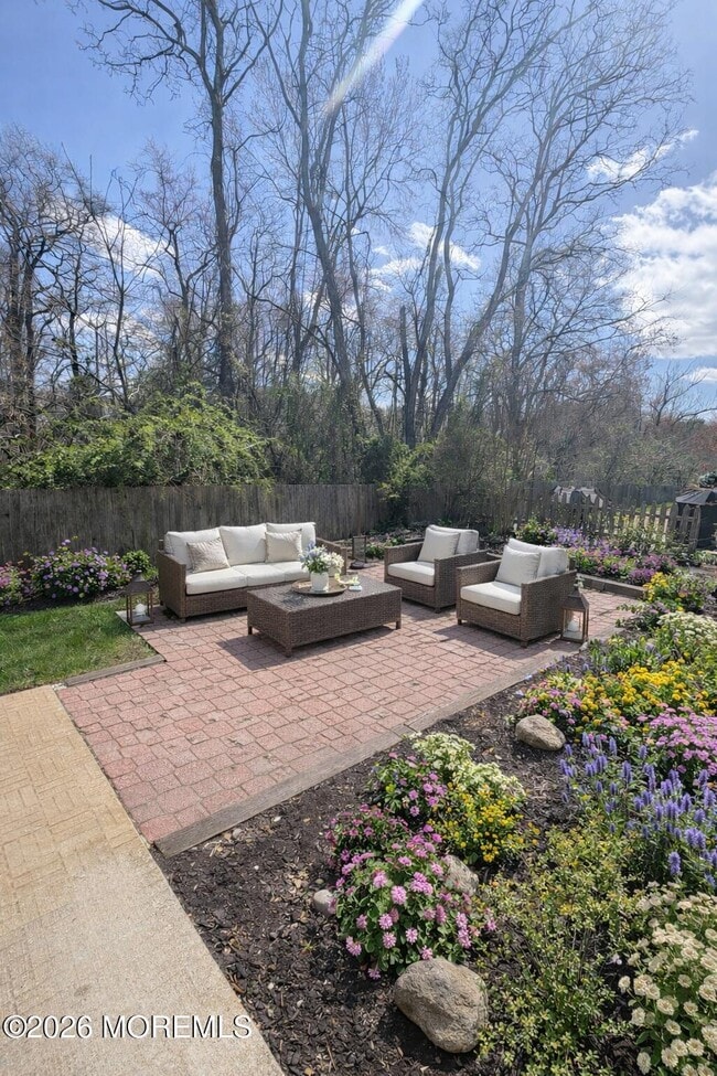 Building Photo - 103 Racquet Rd