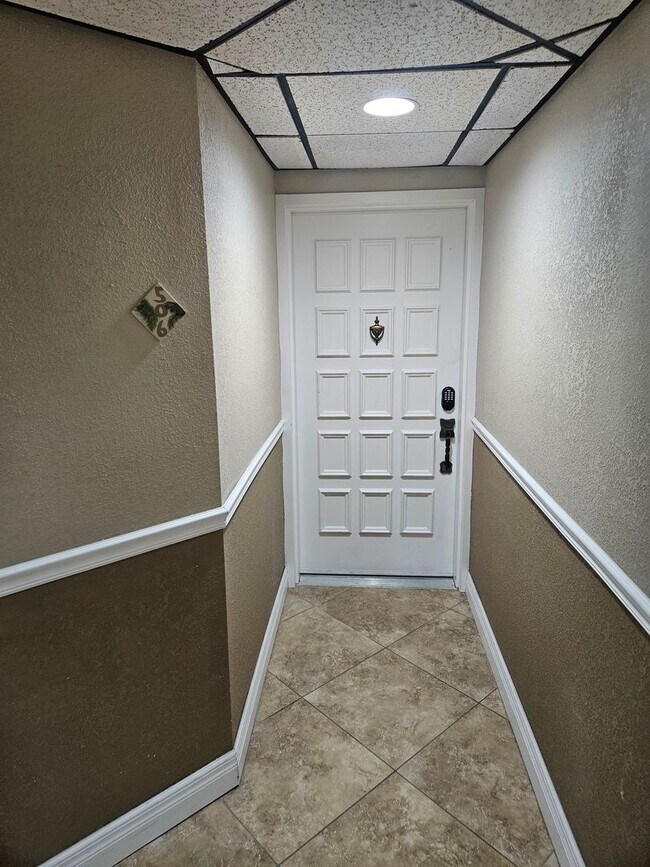 Building Photo - Move-In Special! Get November FREE When You Sign a 1-Year Lease!