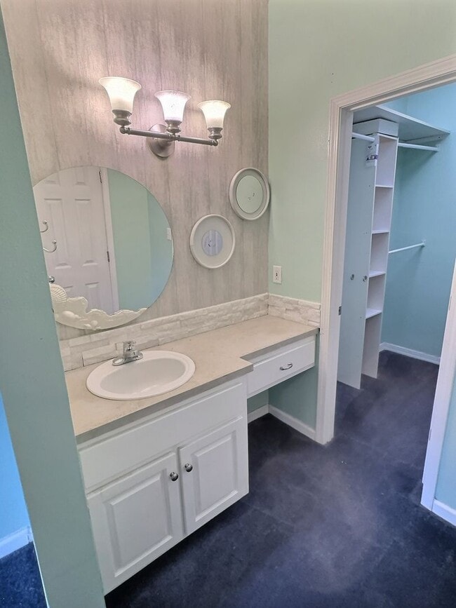 Building Photo - 9301 Blueberry Dr