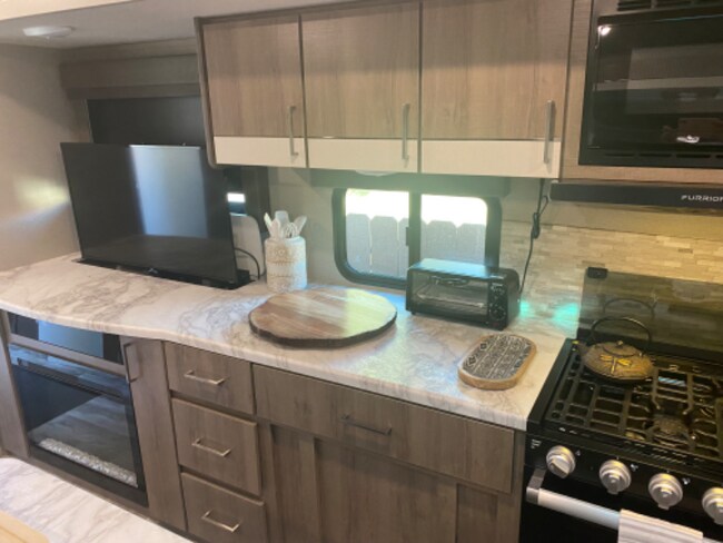 Building Photo - 3 Vía Ventana