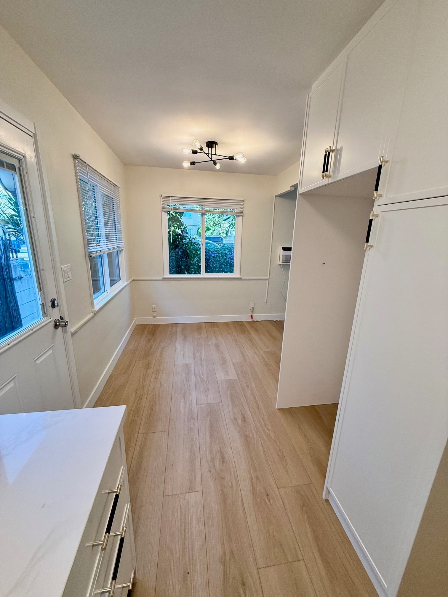 Building Photo - 14122 Delano St