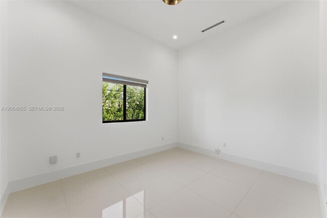 Building Photo - 10005 SW 66th St