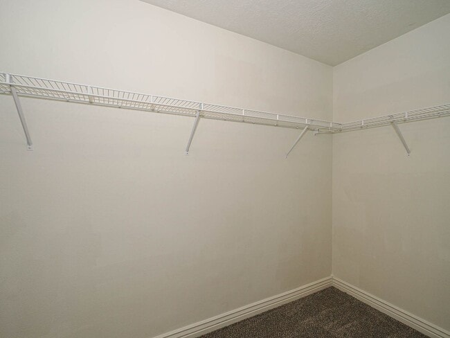 Building Photo - 3 Bedroom, 2 Bathroom Condo
