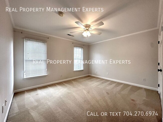 Building Photo - 640 Barington Pl