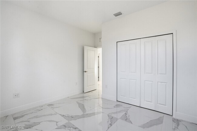 Building Photo - 406 Genoa Ave S