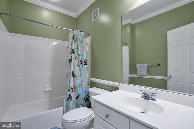 Building Photo - 12410 Meadow Field Dr