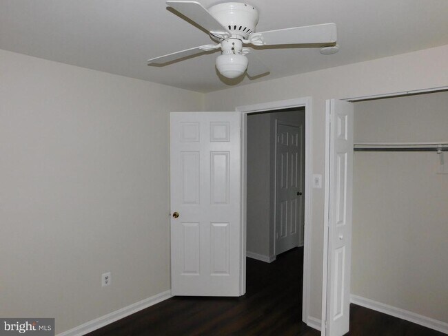 Building Photo - 916 Pointer Ridge Dr