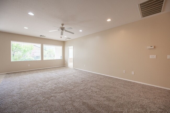 Building Photo - Beautiful single story home (55+). 3 Bed 2...