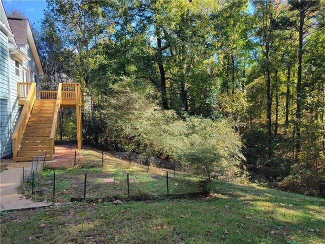 Building Photo - 410 Collett Ave