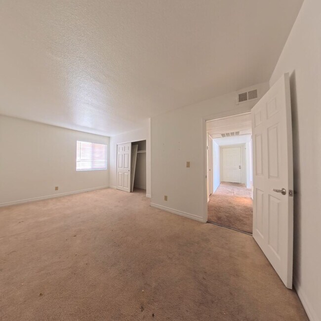 Building Photo - 5499 Indian River Dr