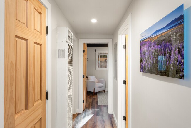 Building Photo - 319 Pine St