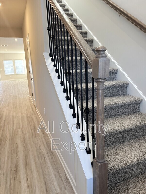 Building Photo - 823 Misty Holw Trl