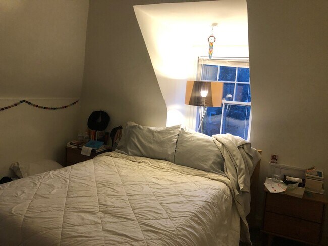 Building Photo - 720 Gladstone Ave